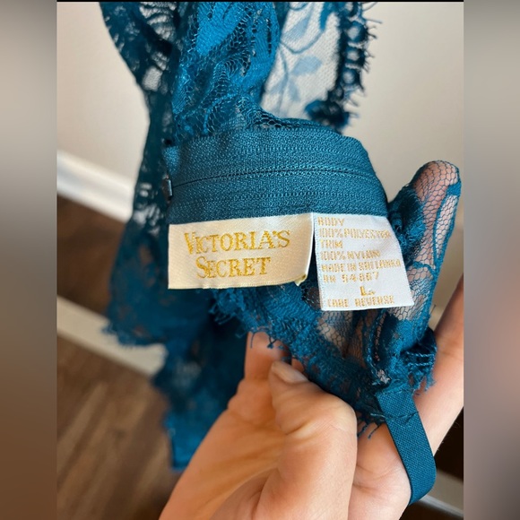 Vintage gold label Victoria's Secret lingerie - Picture 3 of 9